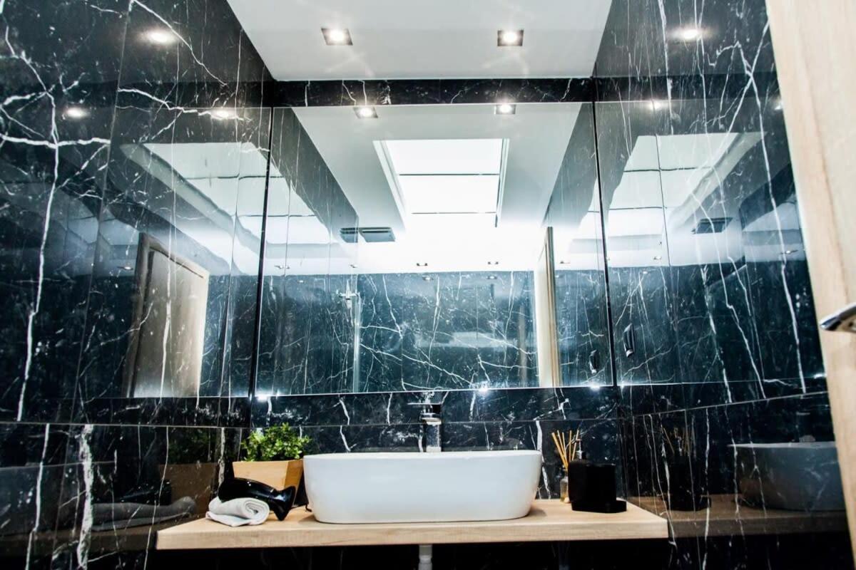 Contemporary And Chic Apartment In Central Atény Exteriér fotografie